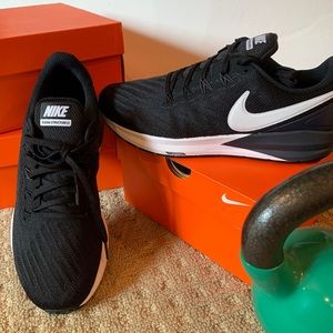 NEW Nike Air Zoom Structure 22. Size 9.5
